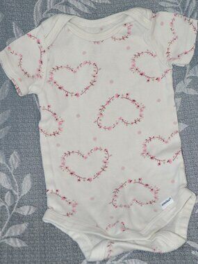 Modern Moments by Gerber baby bodysuit, size 3–6 months.